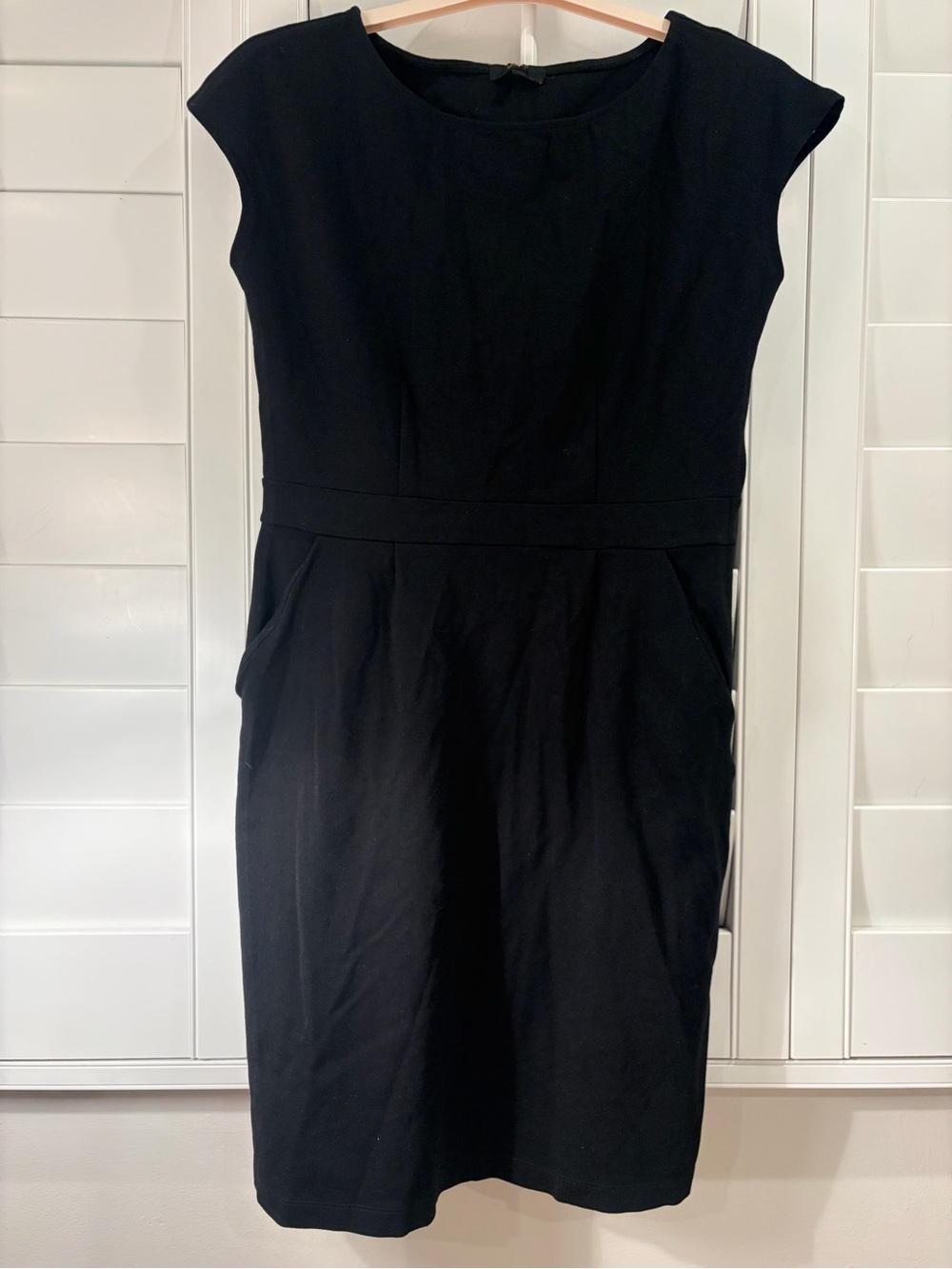Quince Ultra-Stretch Ponte Cap Sleeve Dress Black Medium